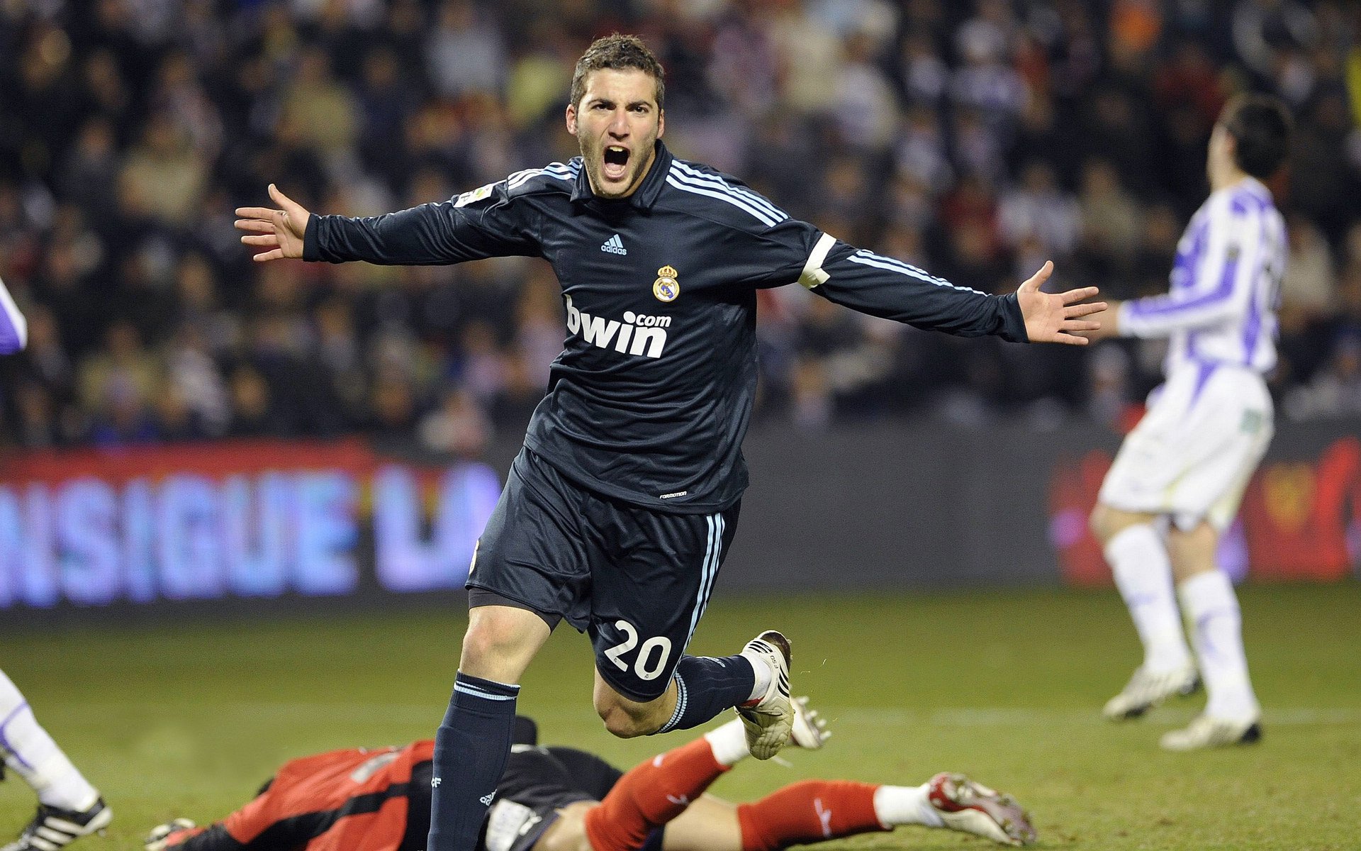 欧冠赛场上的“铁血战士”，谁才是防守之王？，铁血蓝军欧冠之路